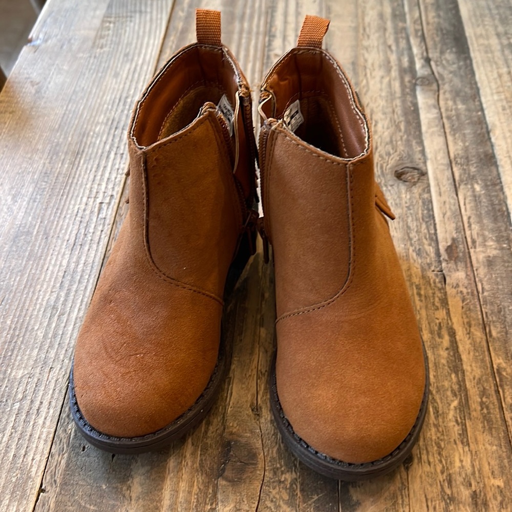Toddler Oshkosh brown boots size 6m